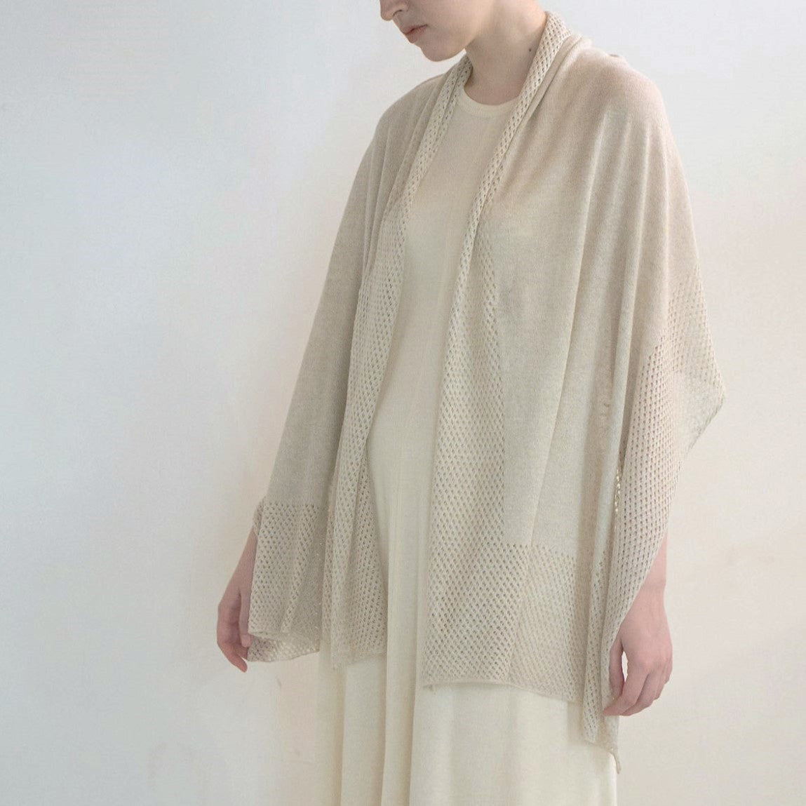 上着の代わりとしても。ー羽織れるストールで日差し対策ー