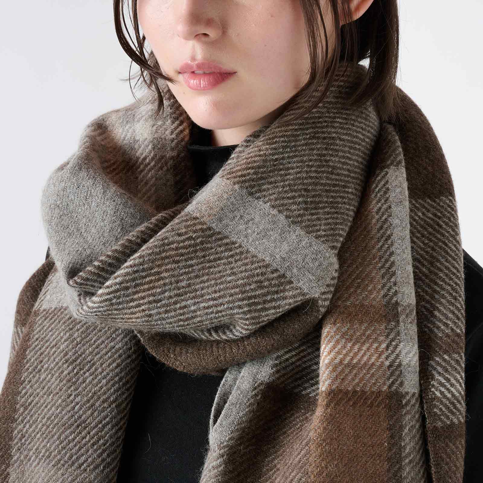 【Coming soon】llama stole with armholes(ラマ アームホール付きストール)