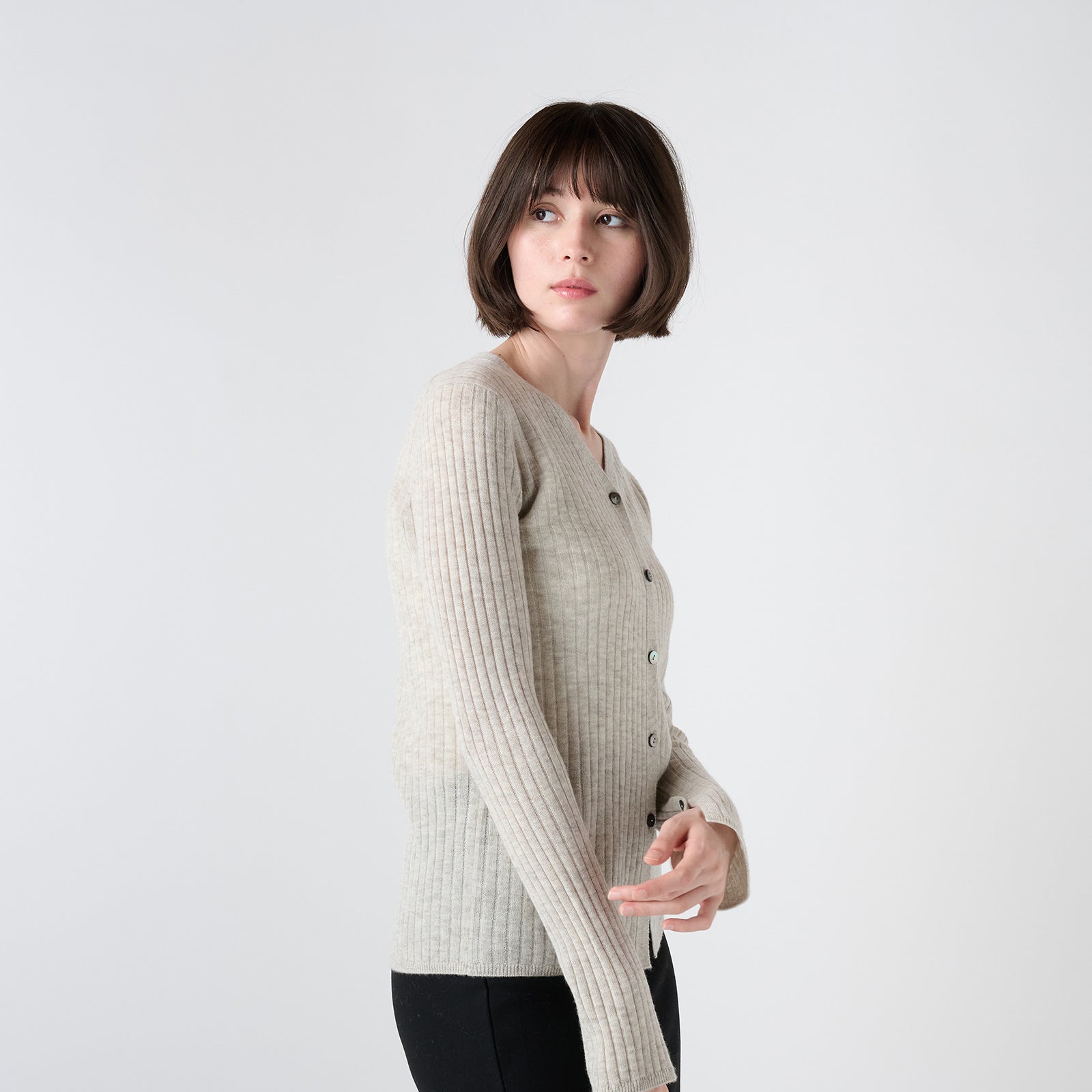 high gauge V-neck cardigan(ハイゲージ Vネックニットカーディガン)