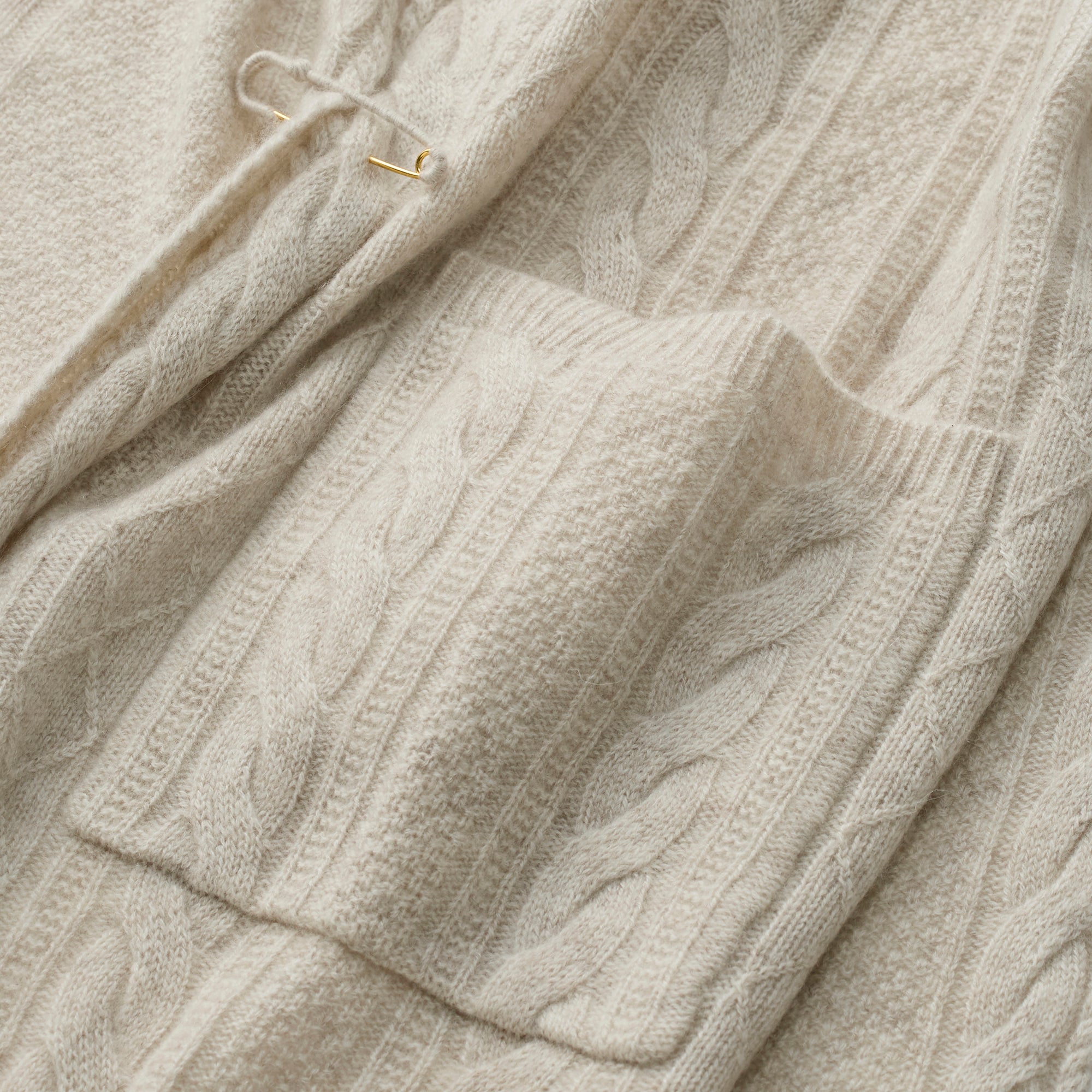 aran knit stole(アラン編みニットストール)