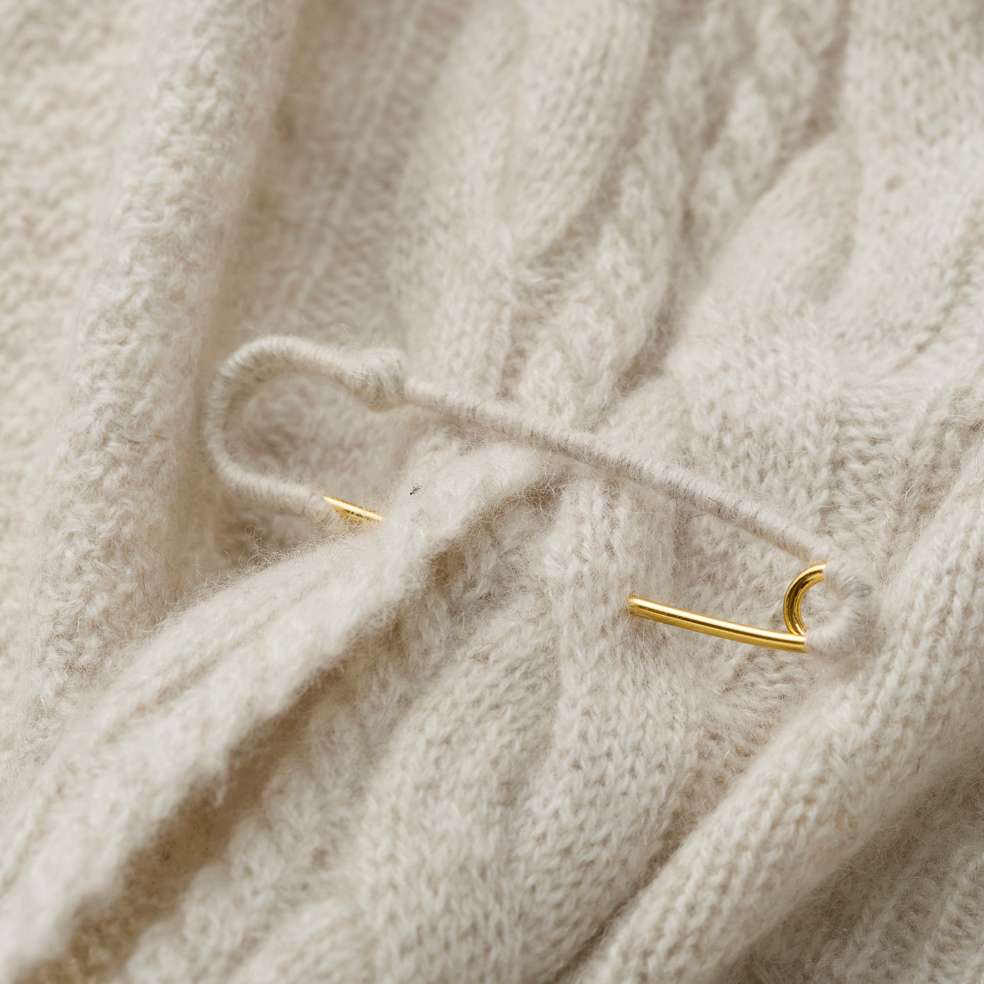 aran knit stole(アラン編みニットストール)