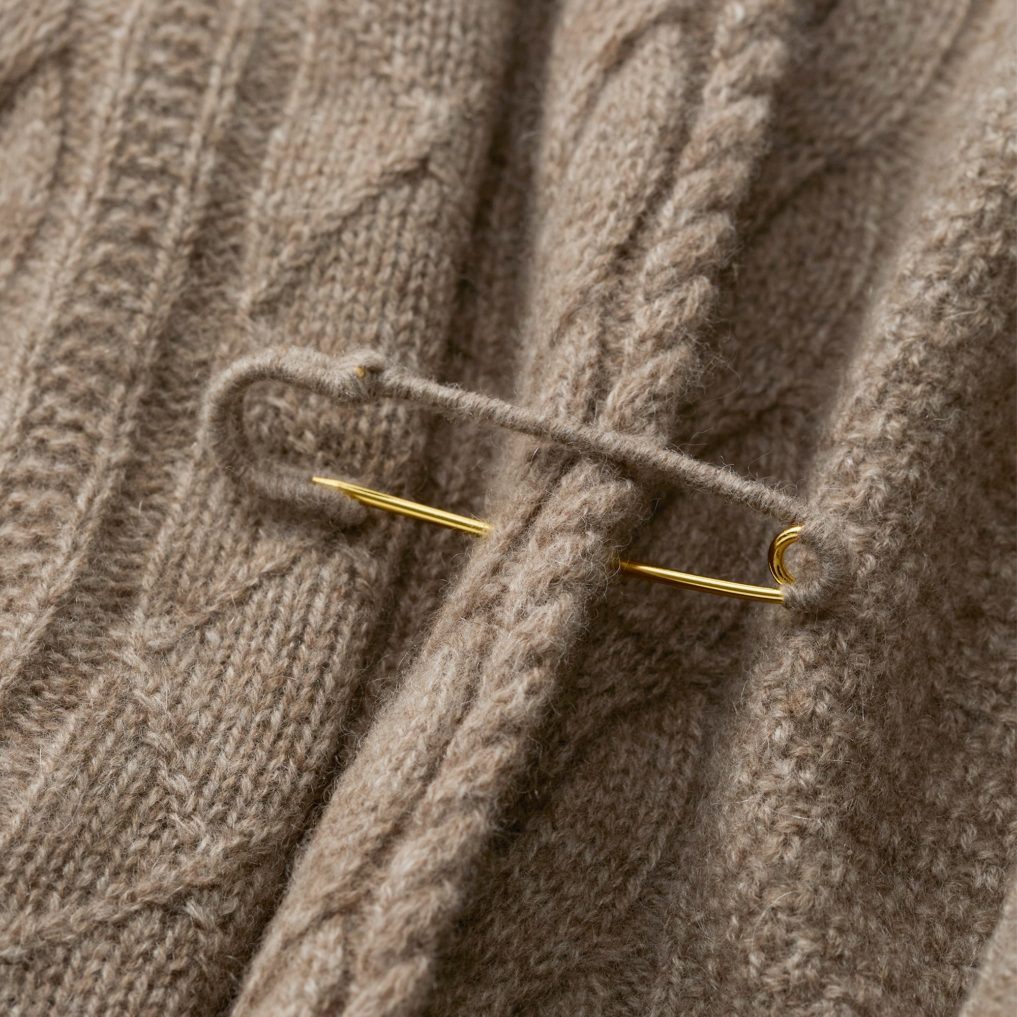 aran knit stole(アラン編みニットストール)