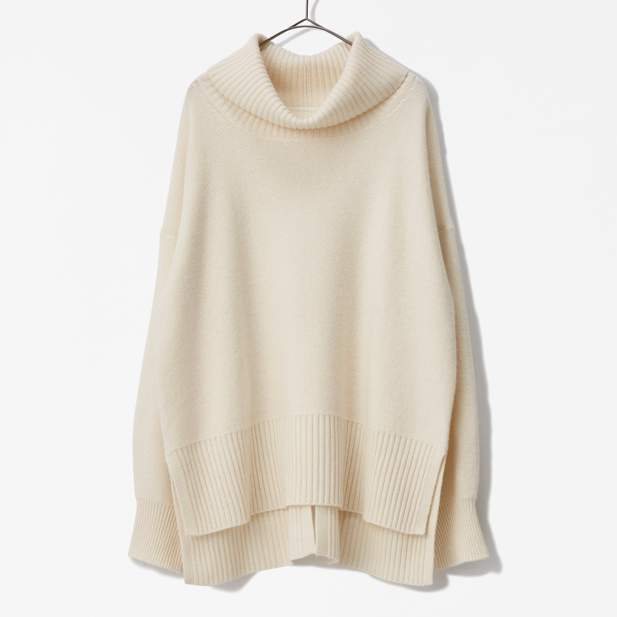 【24AW】cashmere off turtle knit pull over(カシミヤオフタートルニットプルオーバー)EC限定ギフトバッグ付き