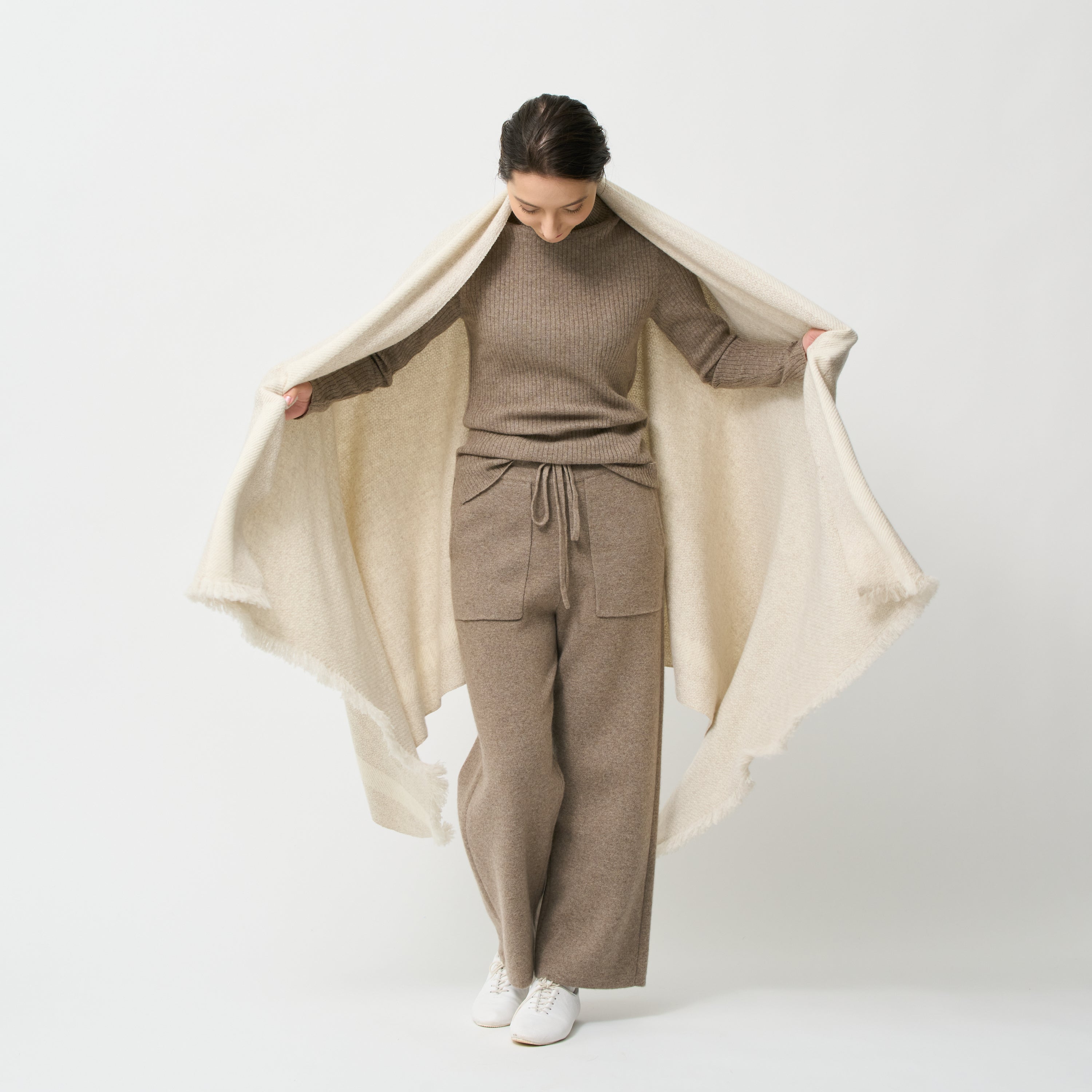 fulled throwket(縮絨スローケット)EC限定ギフトバッグ付き