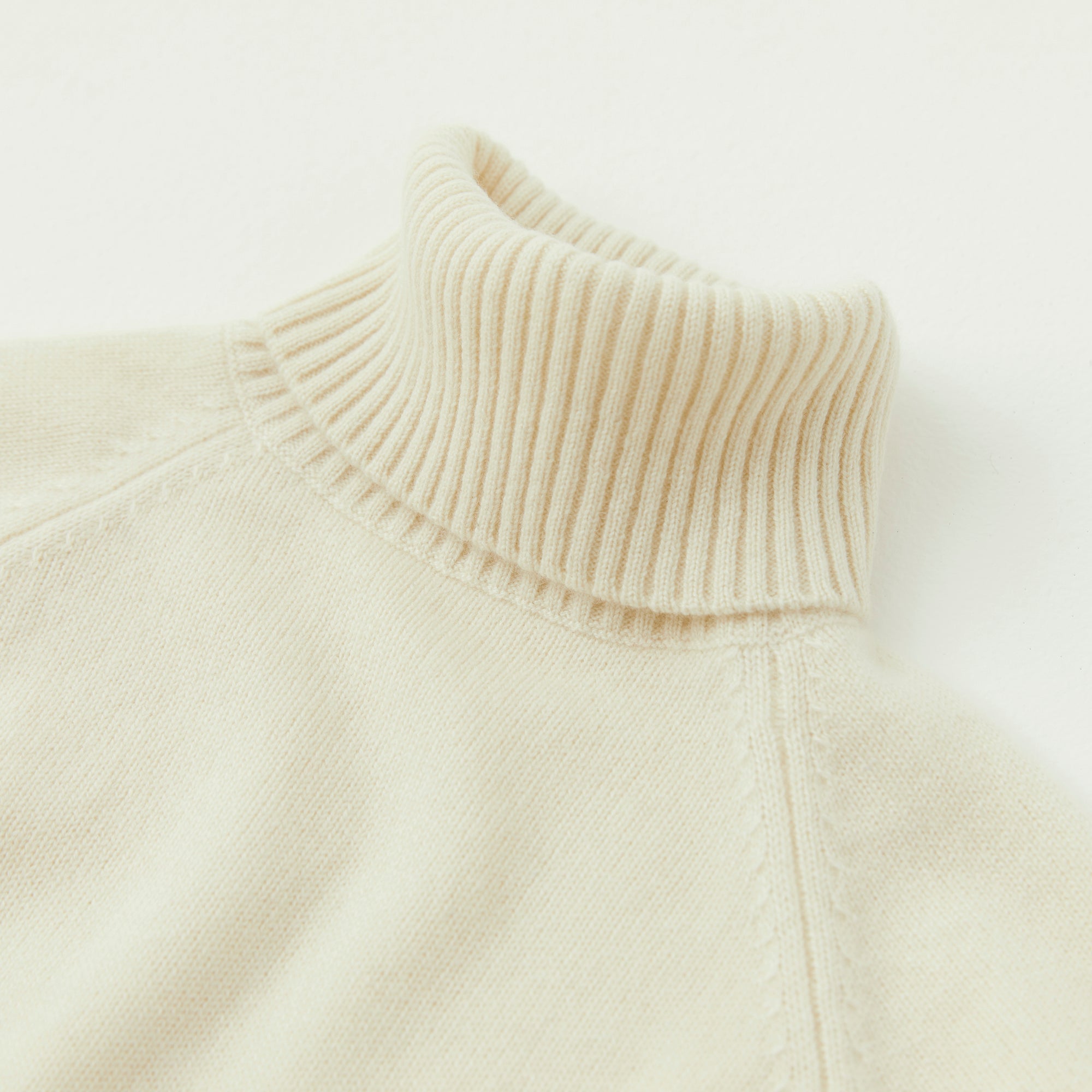 W#04 | タートルネックセーター