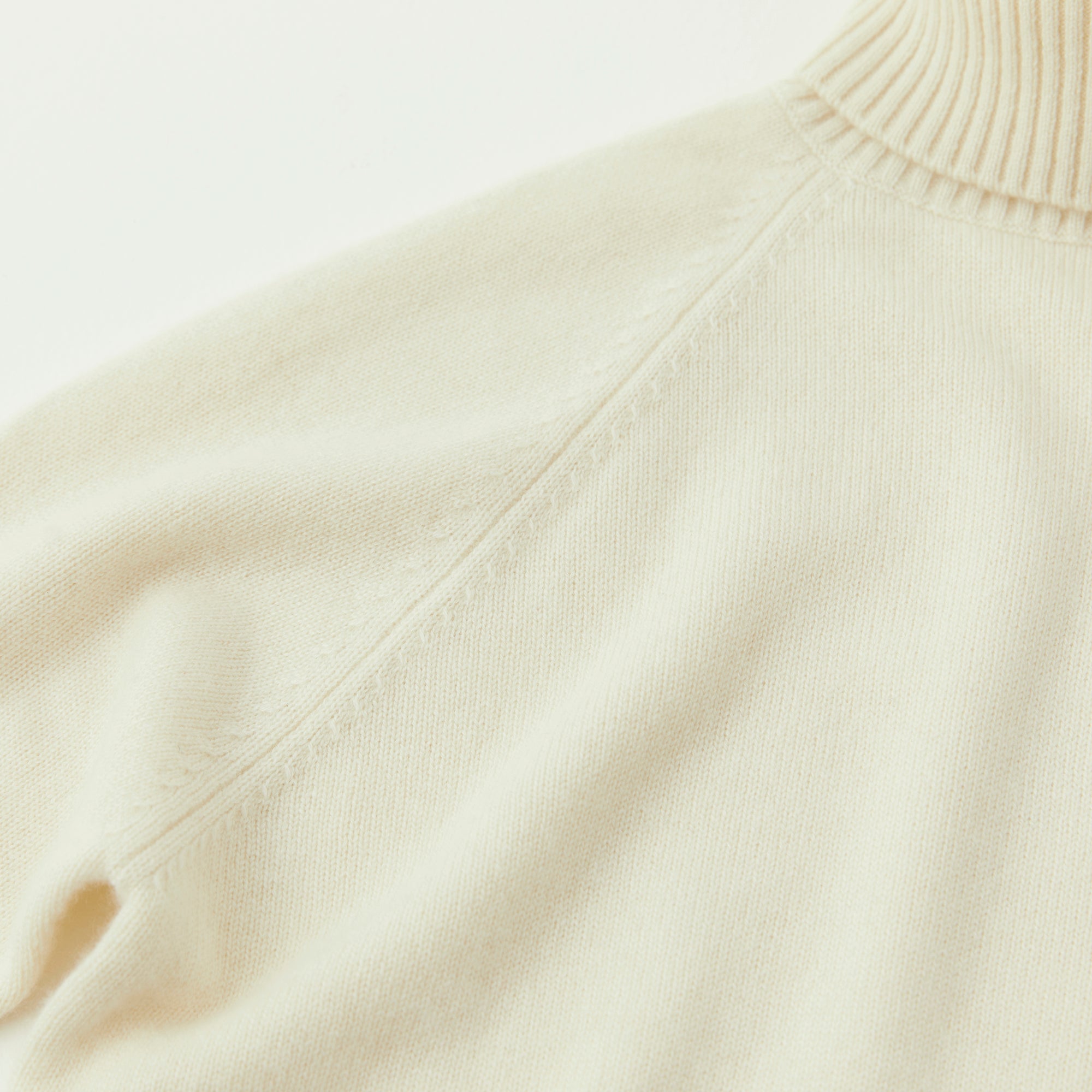 W#04 | タートルネックセーター