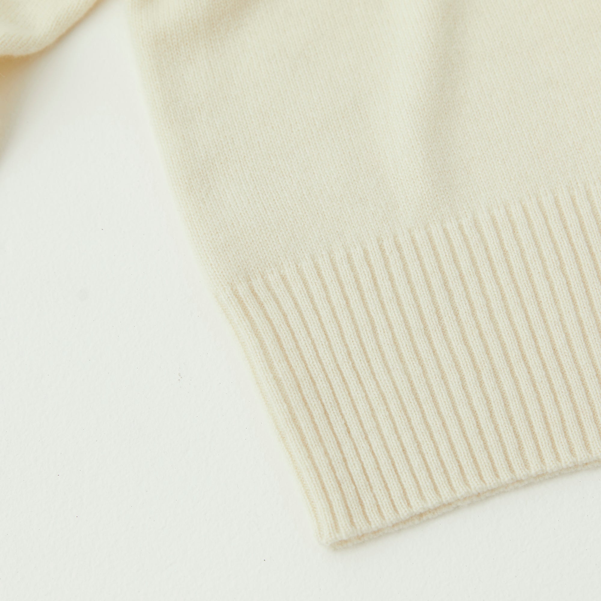 W#04 | タートルネックセーター