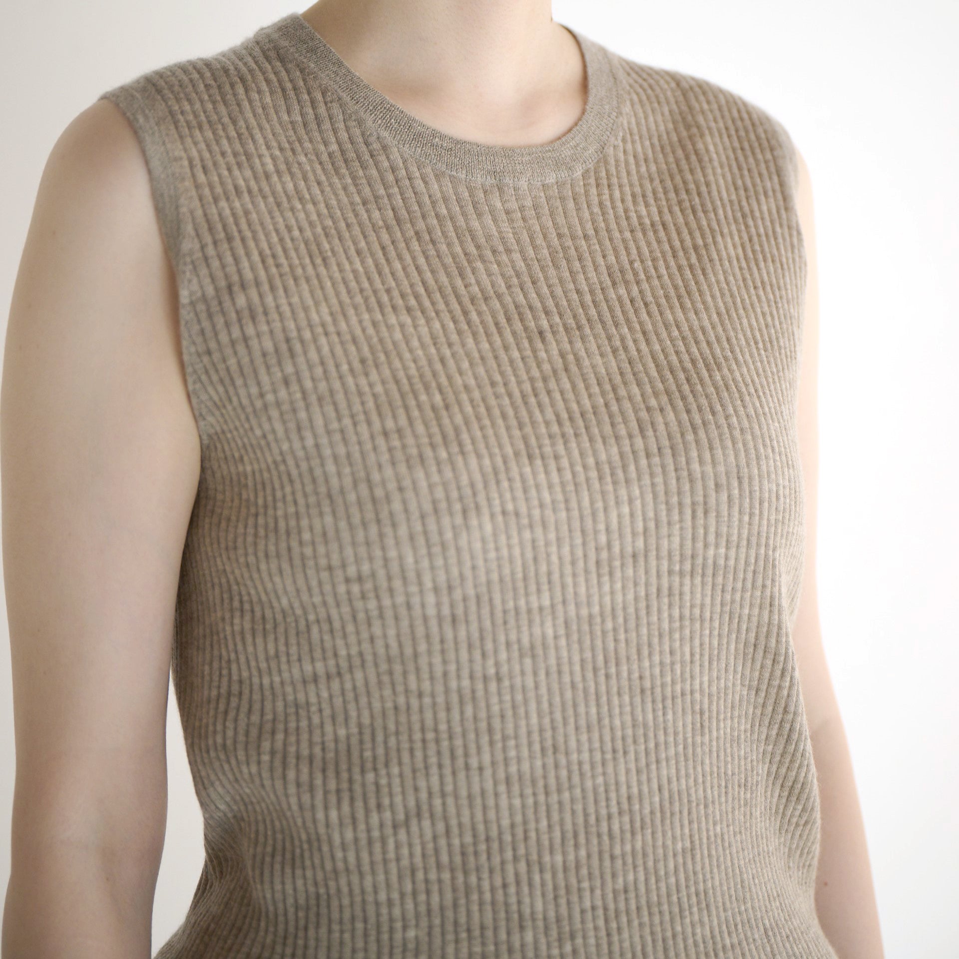 cashmere rib knit sleeveless pullover(カシミヤ100％リブニットノースリーブ)