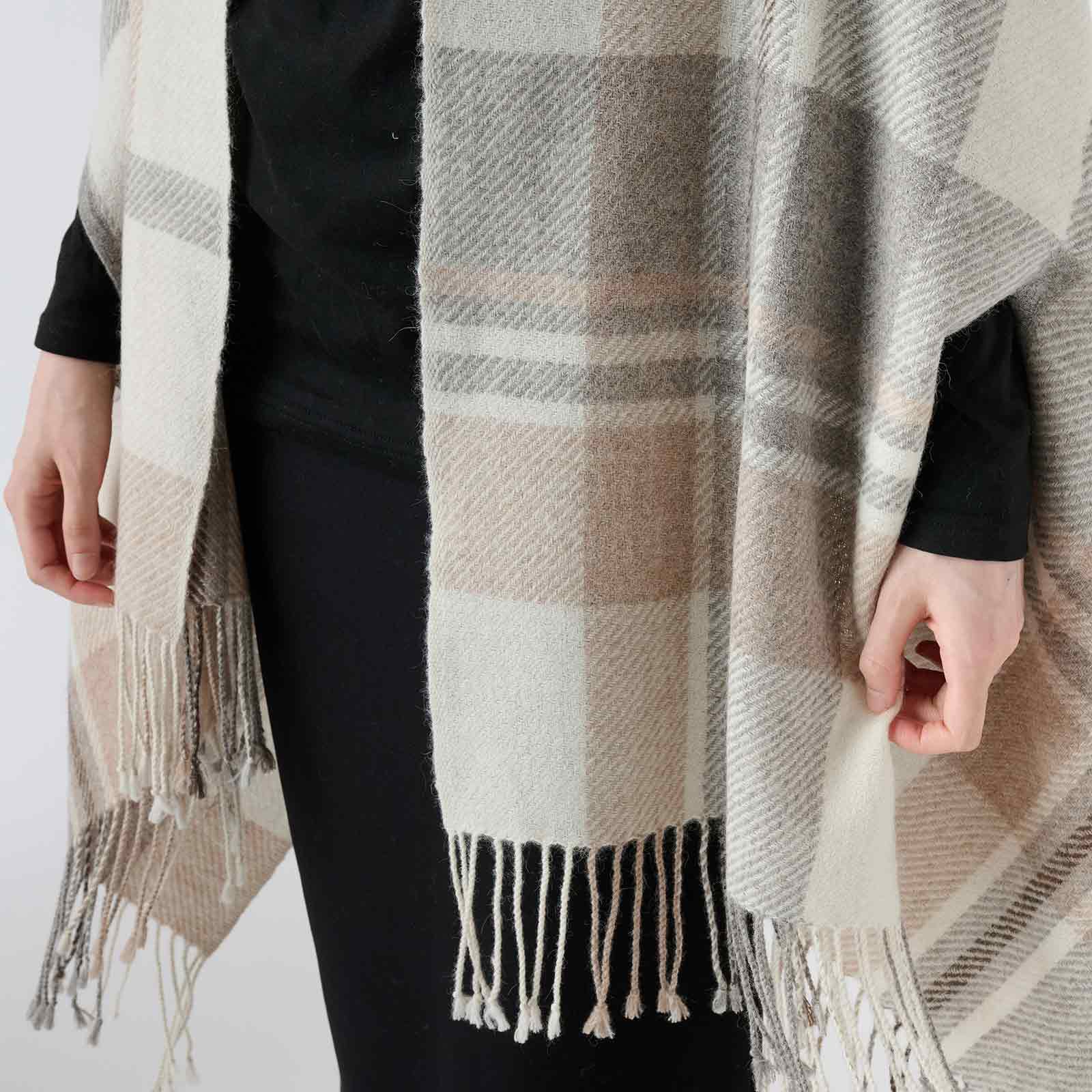 【Coming soon】llama stole with armholes（ラマ アームホール付きストール）