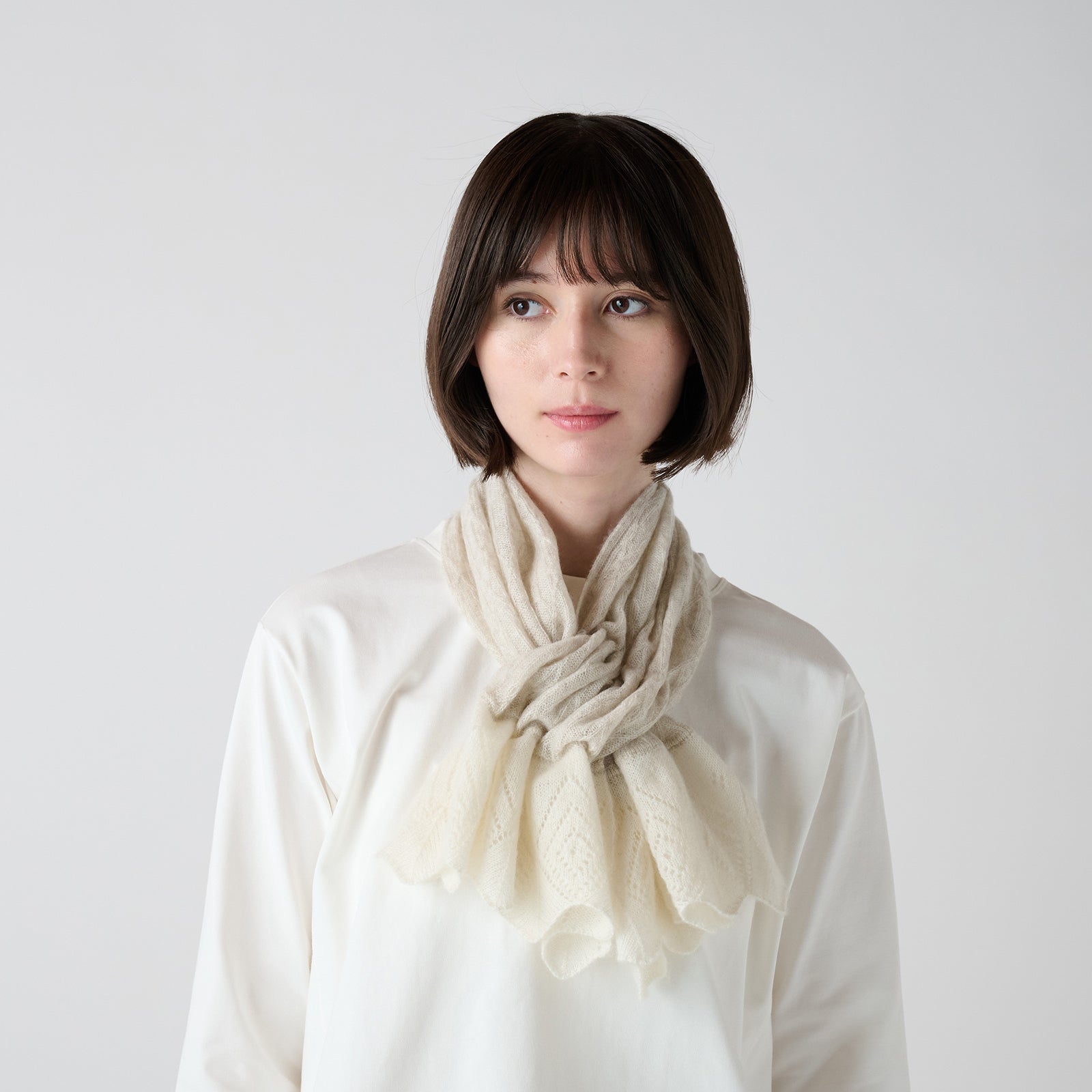 lace knit pull-through muffler（透かし編み 差し込みマフラー）
