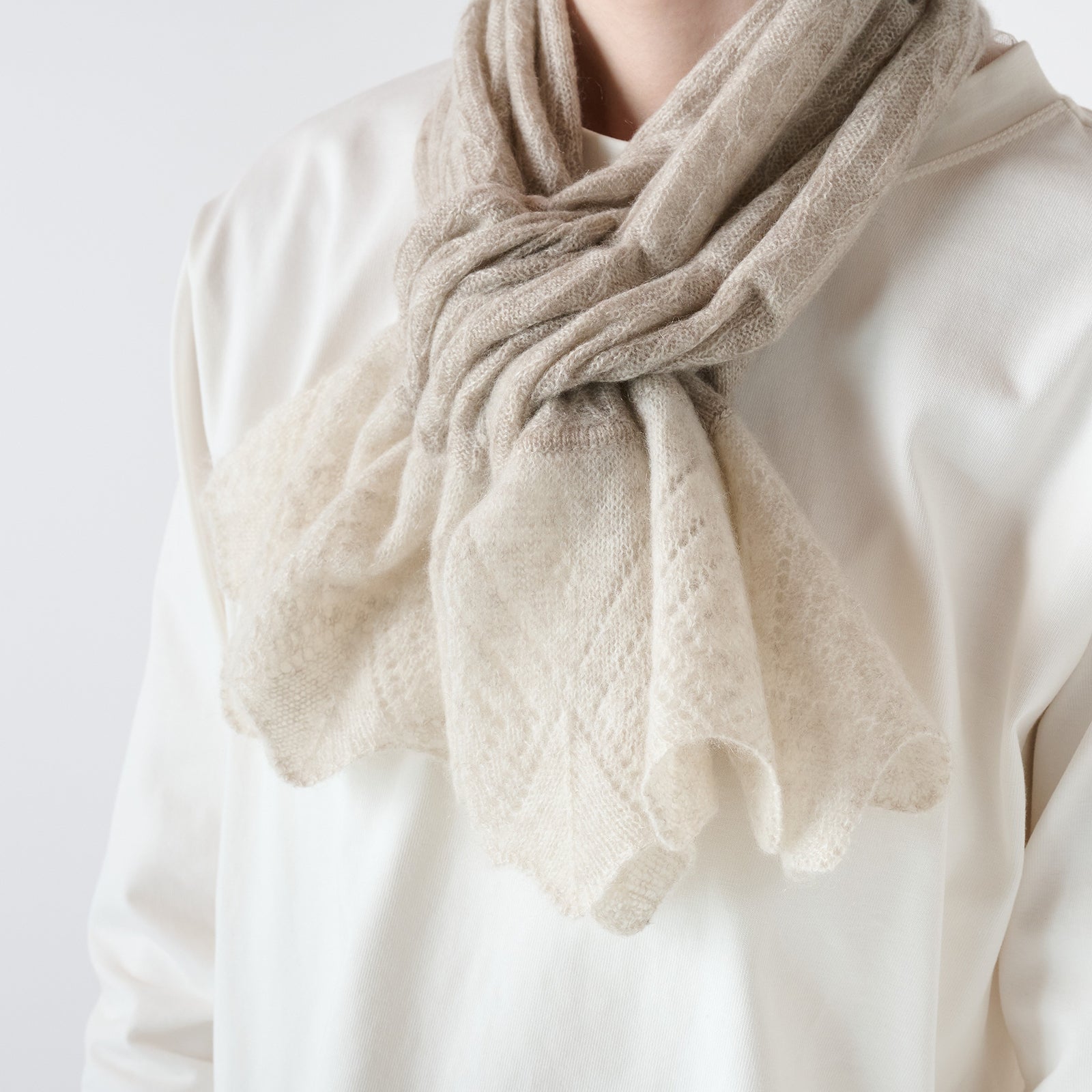 lace knit pull-through muffler（透かし編み 差し込みマフラー）