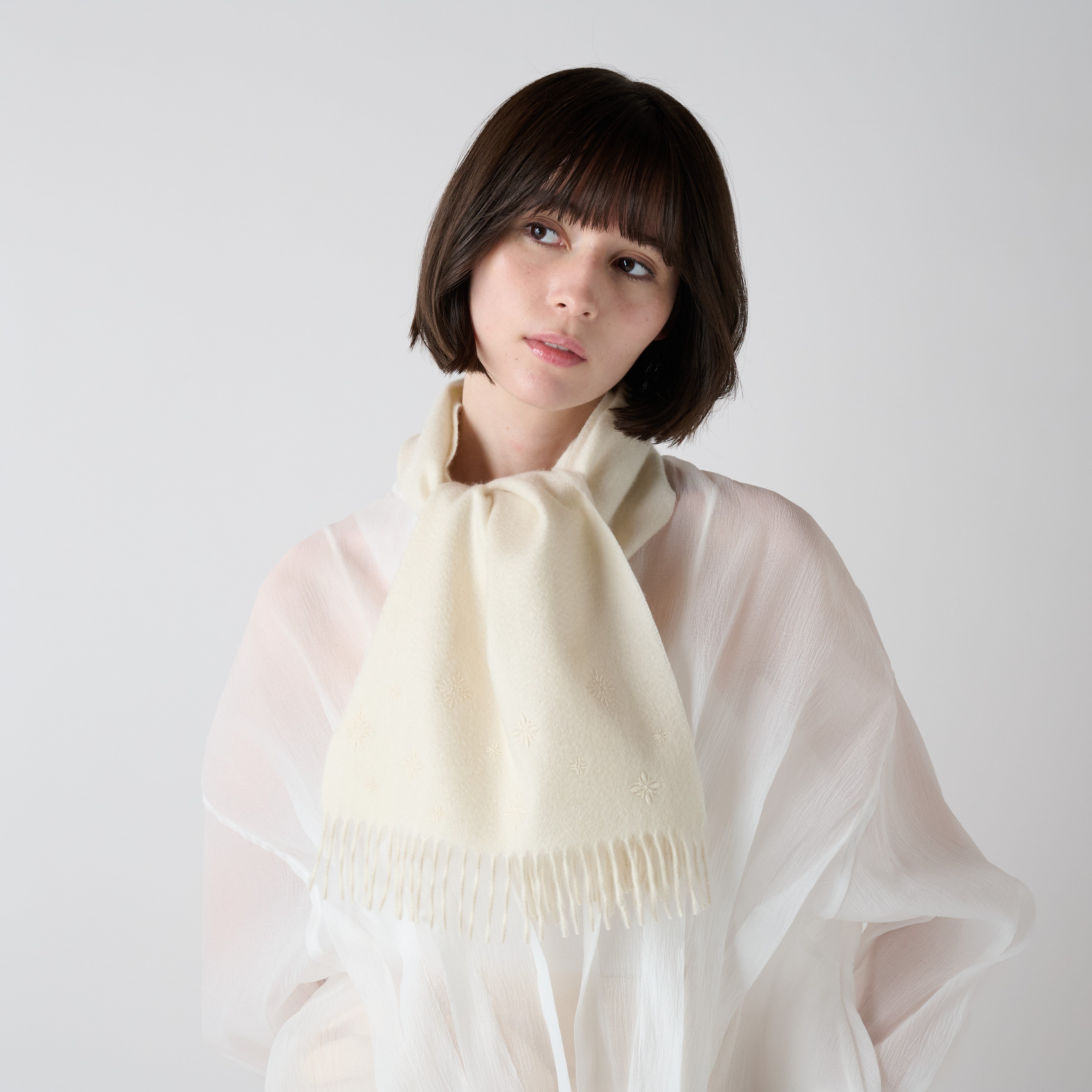 cashmere embroidered petite muffler（カシミヤ刺繍 プチマフラー）