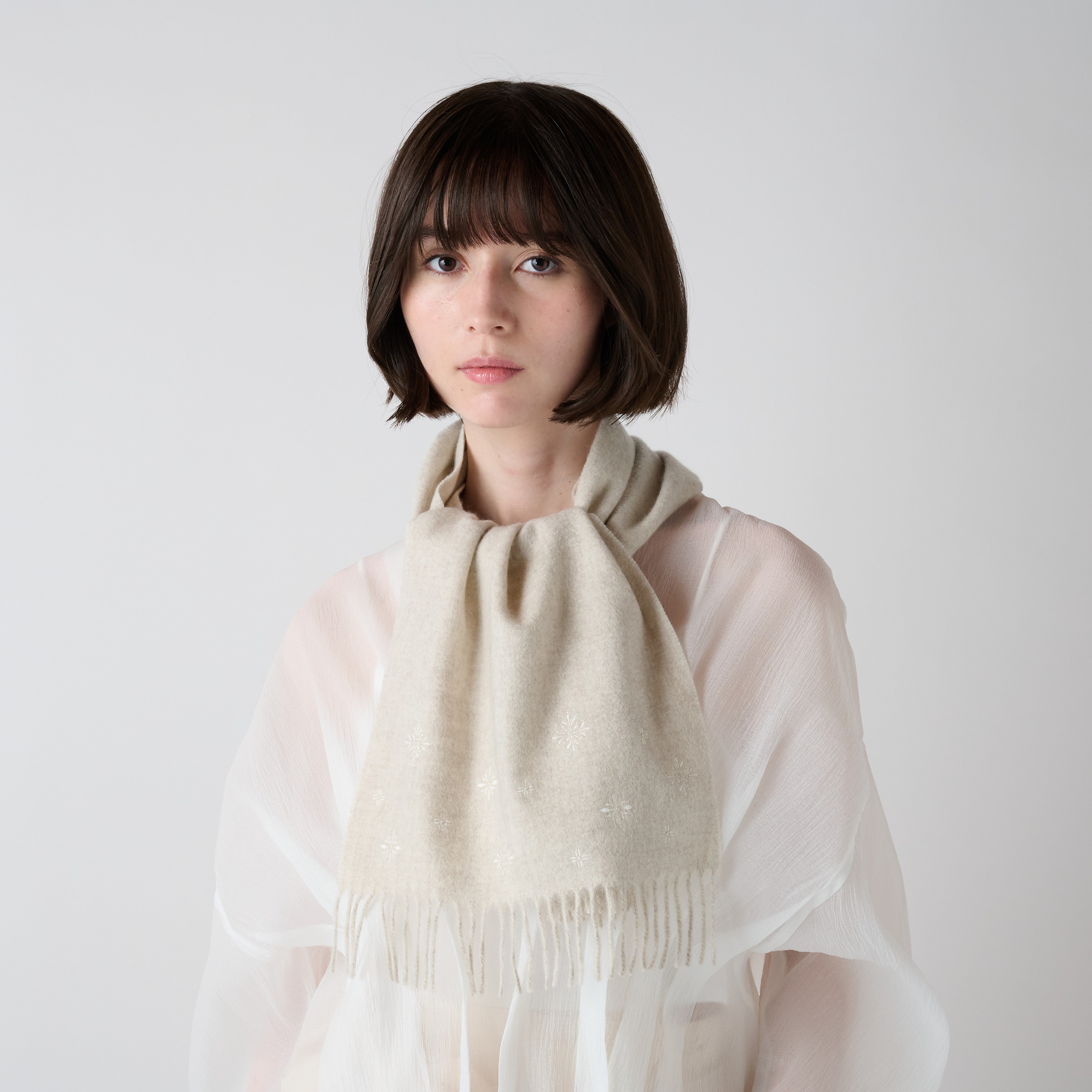 cashmere embroidered petite muffler（カシミヤ刺繍 プチマフラー）