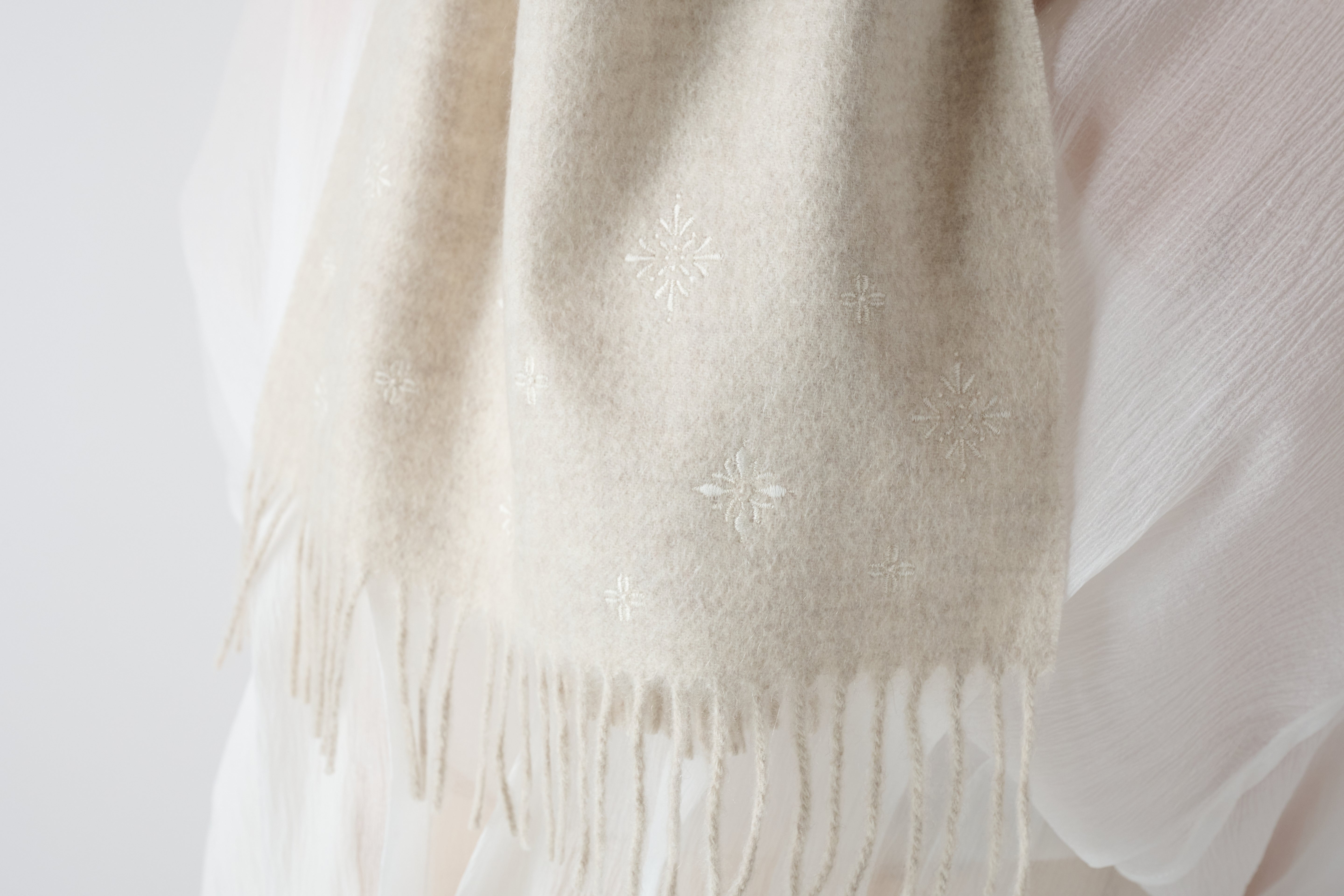 cashmere embroidered petite muffler（カシミヤ刺繍 プチマフラー）