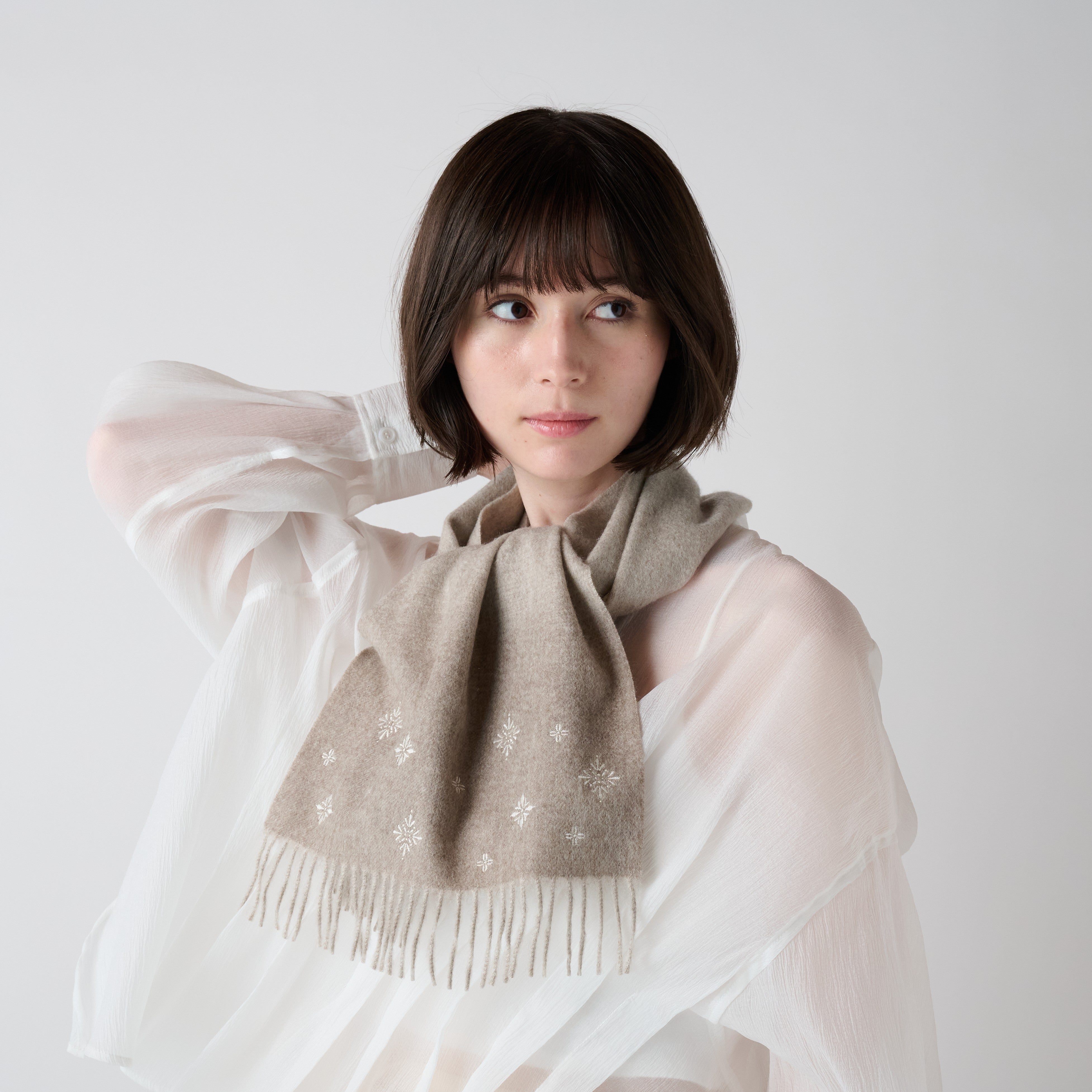 cashmere embroidered petite muffler（カシミヤ刺繍 プチマフラー）