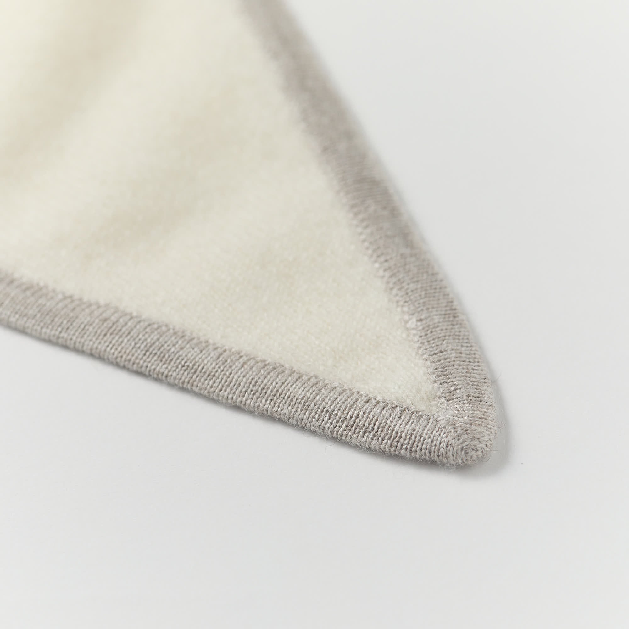 cashmere diamond-shaped knit scarf(カシミヤ ダイヤモンドスカーフ)