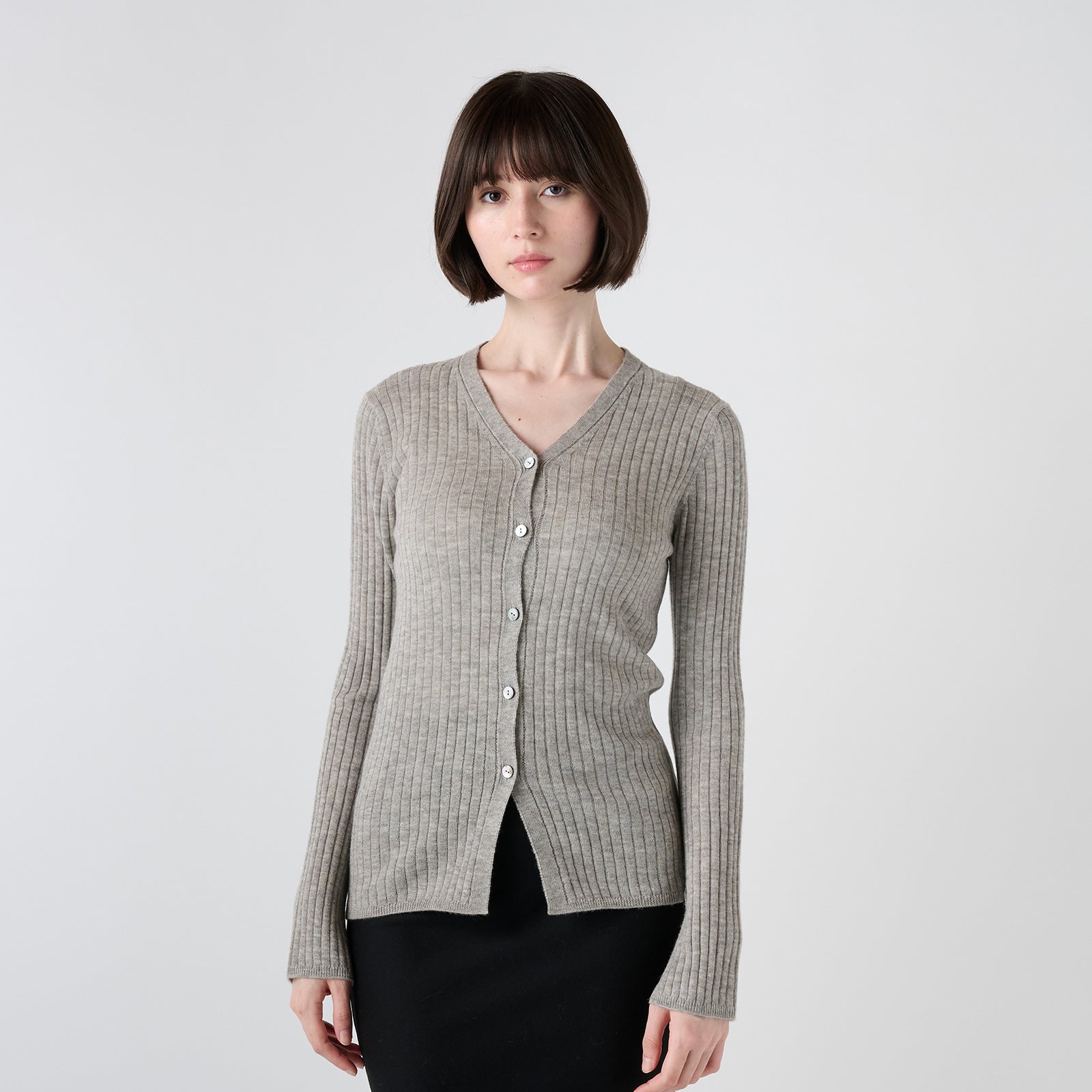 high gauge V-neck cardigan（ハイゲージ Vネックニットカーディガン）