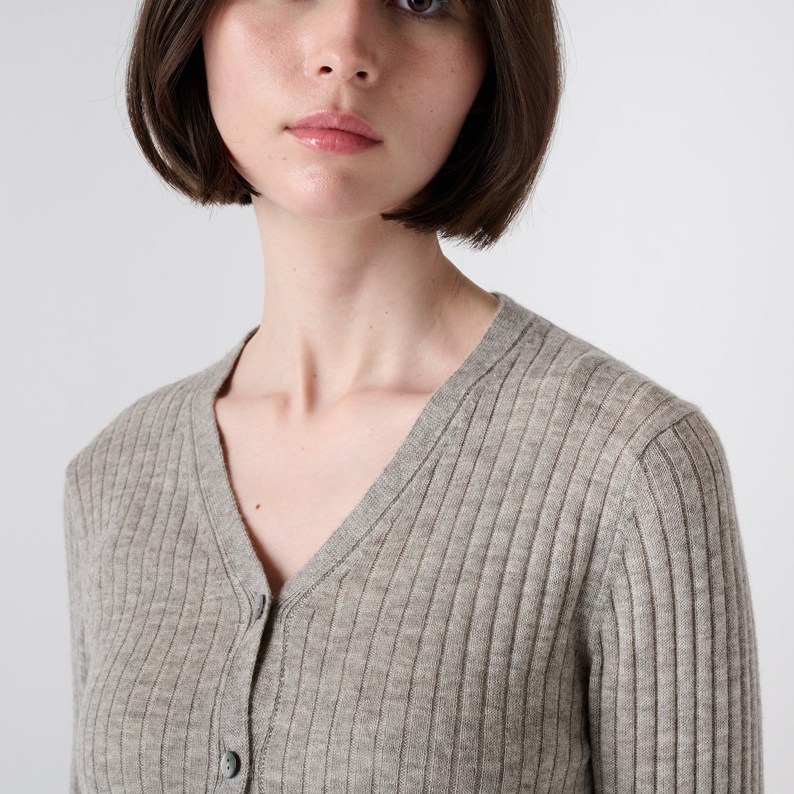 high gauge V-neck cardigan（ハイゲージ Vネックニットカーディガン）
