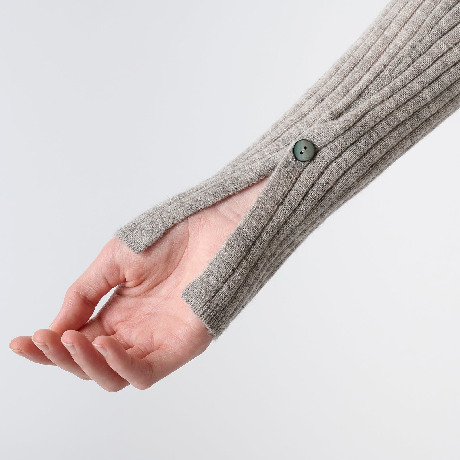 high gauge V-neck cardigan（ハイゲージ Vネックニットカーディガン）