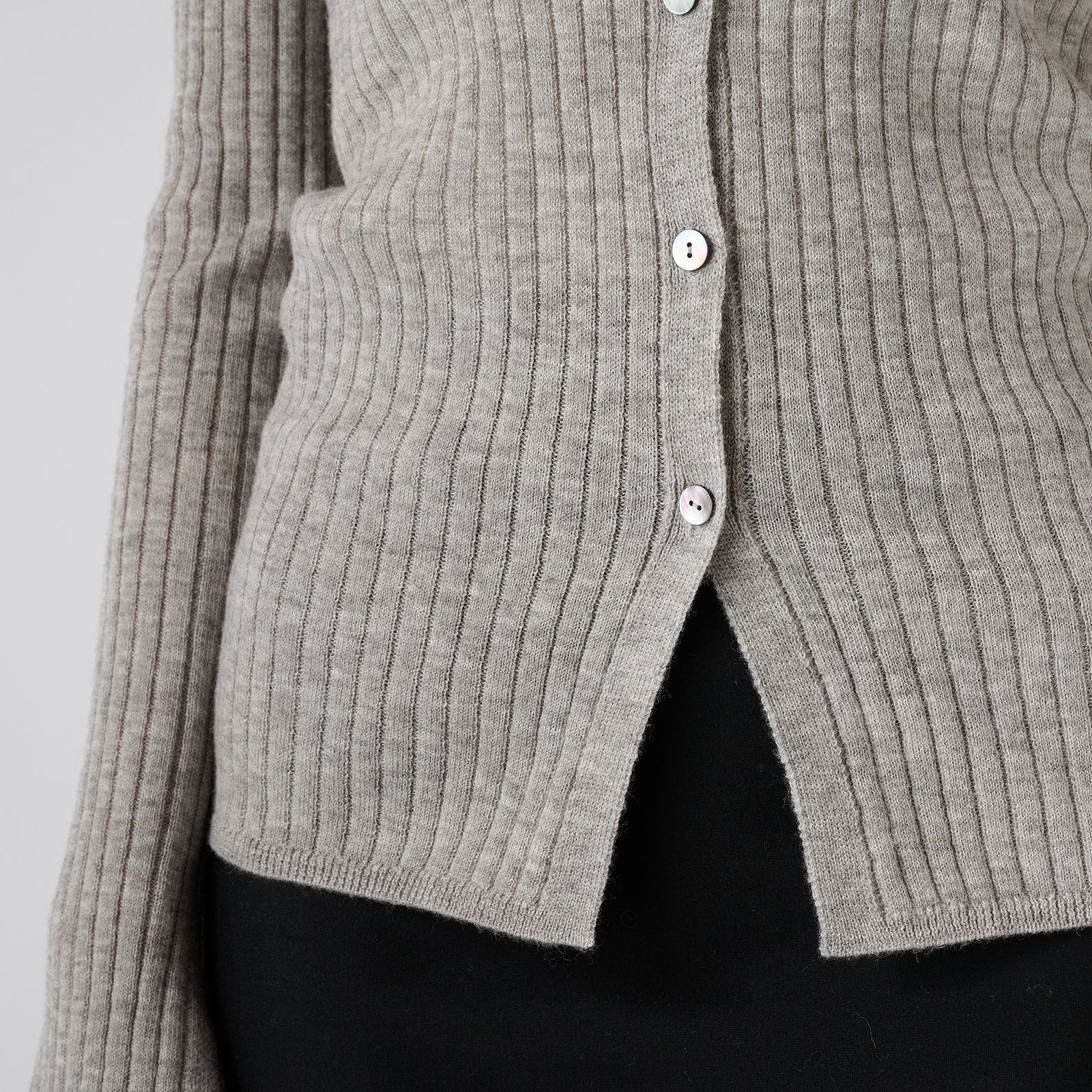 high gauge V-neck cardigan（ハイゲージ Vネックニットカーディガン）